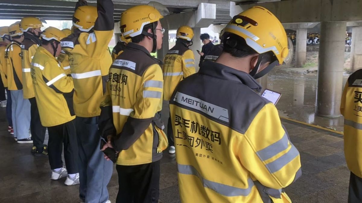 Zhang, Zihao and Jenny Chan. 2026. “Gendered Organisation of Platform Food Delivery Work in China.” Made in China Journal 10(2):&nbsp;252-57.